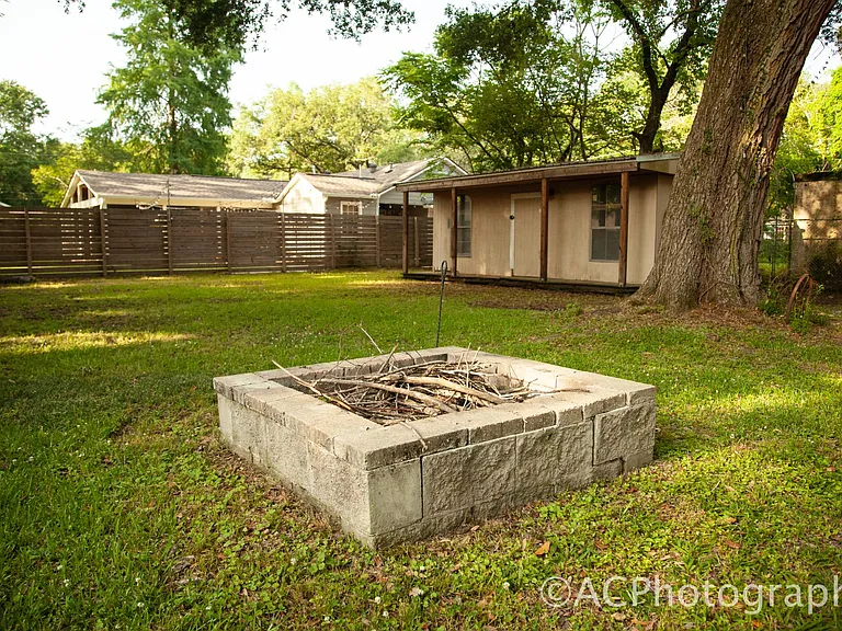 6051 Government St — Photo 15