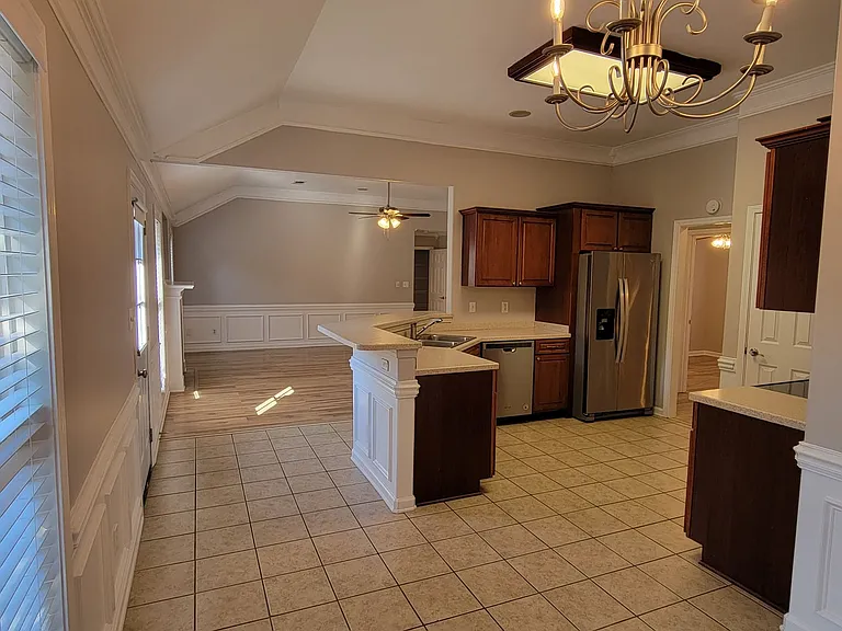 194 Romie Dr — Photo 4