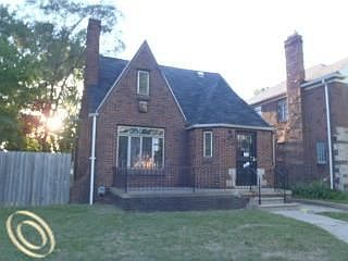 19140 Greenlawn front