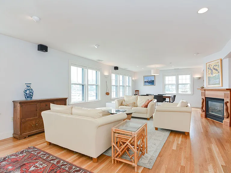 37 Rocky Neck Ave #A — Photo 15