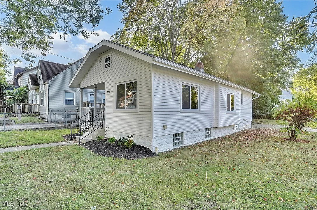 570 Mohawk Ave photo 1