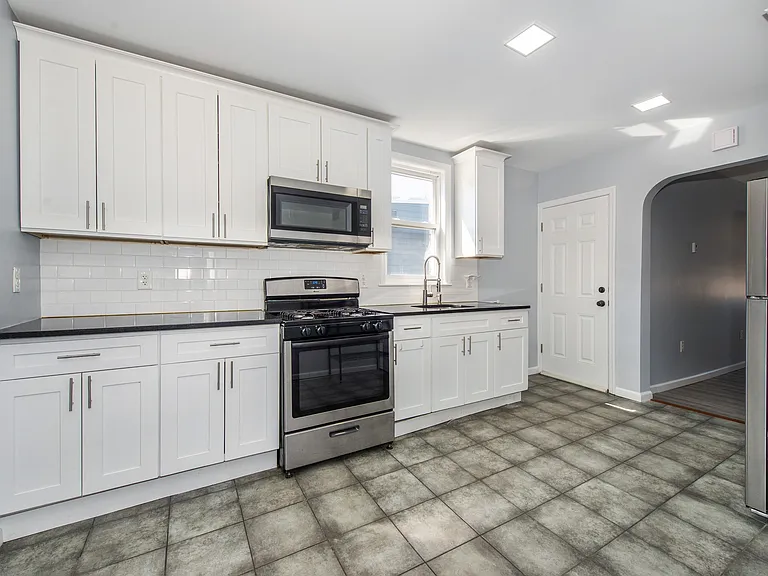 373 N 10th St #2 — Photo 7