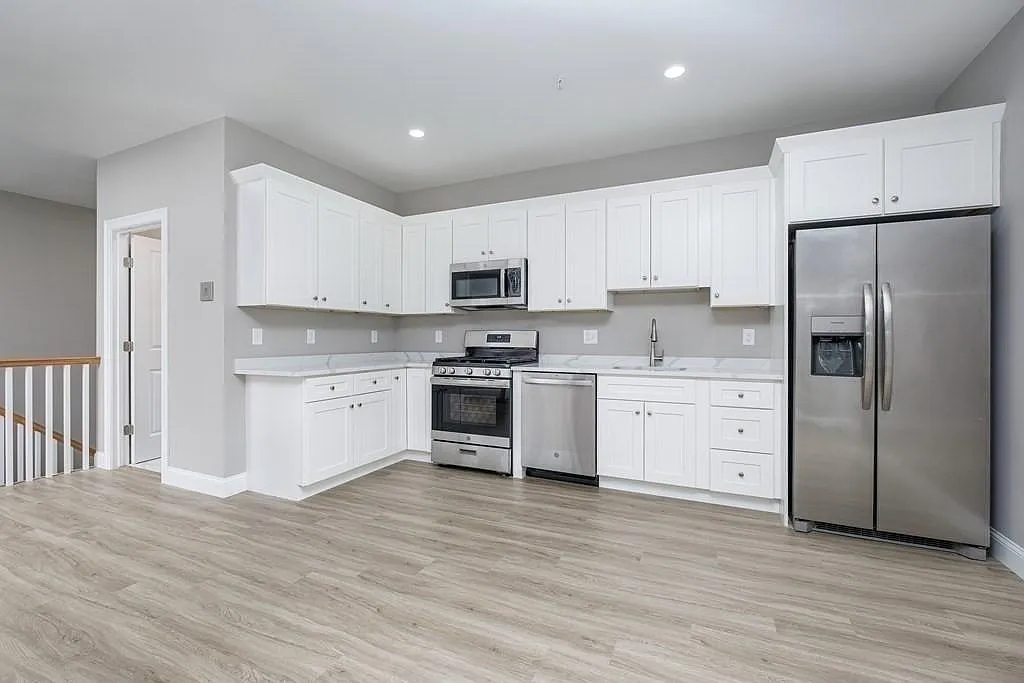 242 Mountain Ave — Photo 1