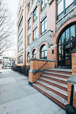 Rented by Nooklyn NYC LLC | media 82