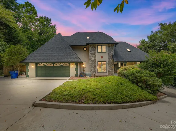 6041 Gold Creek Estate Dr, Hickory, NC 28601