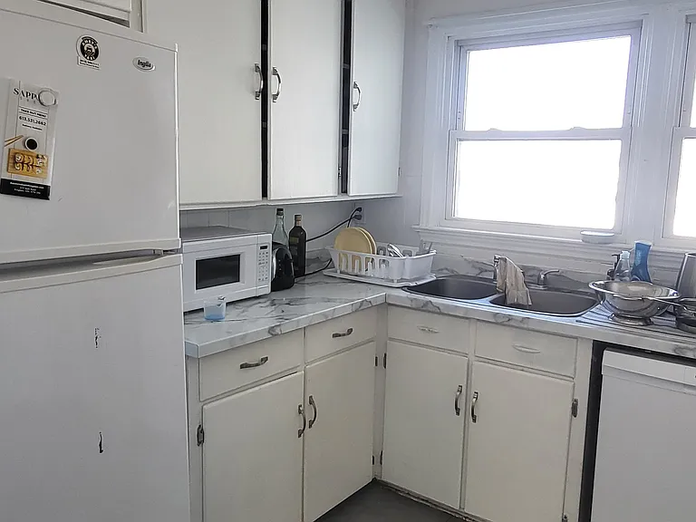 859 Victoria St #B — Photo 3