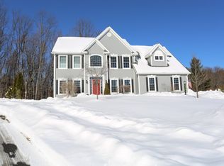 28 Jenna Ln, East Greenbush, NY 12061
