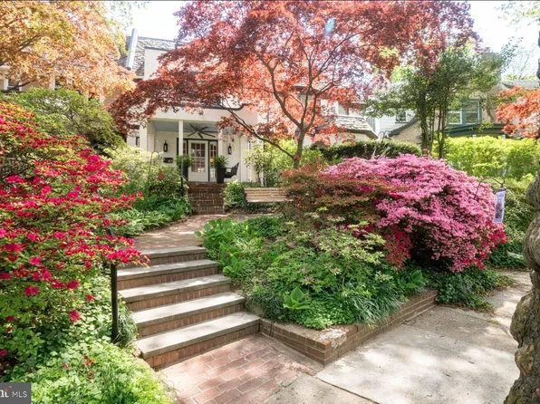 40 W Gowen Ave, Philadelphia, PA 19119