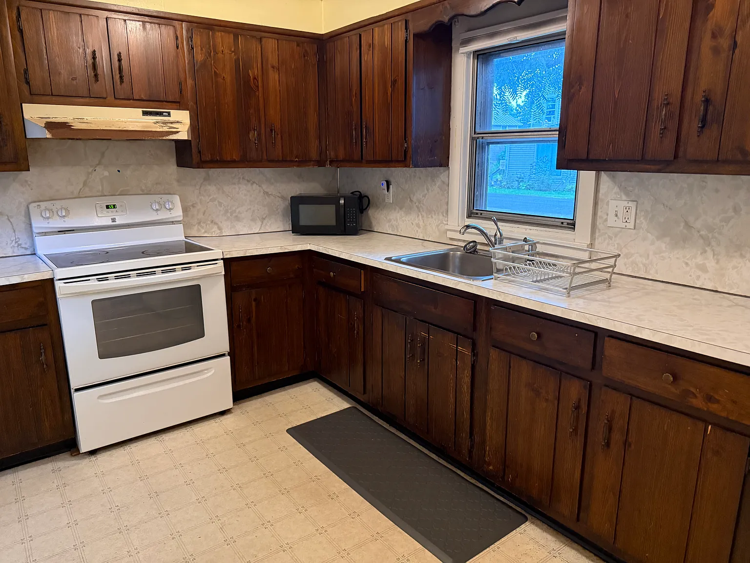 2 bed, 1400 sqft, $1,600 — Photo 3