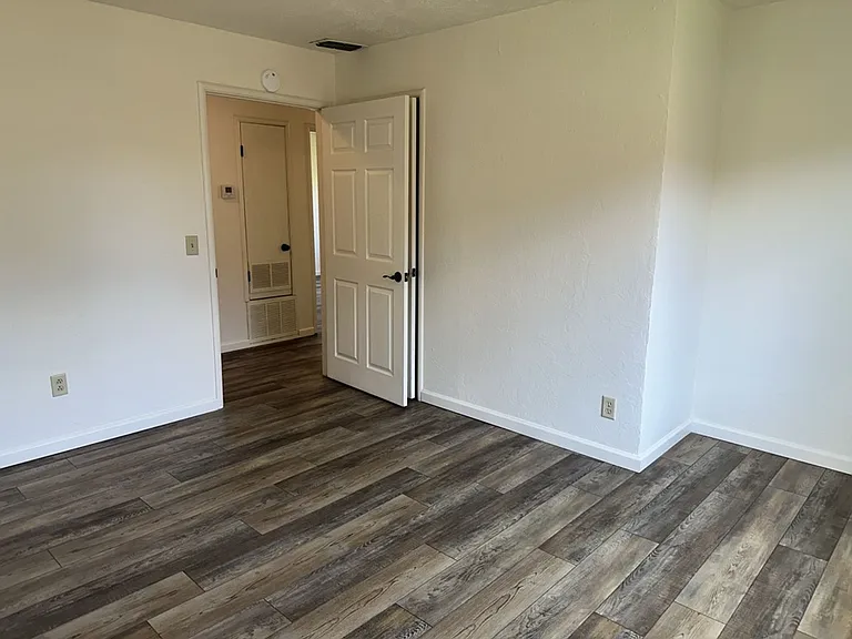 1640 Stromberg Ave — Photo 25