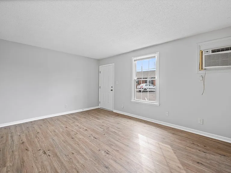 703 Power St — Photo 8