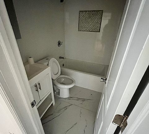 5th image of 401 Beach 44th St #2