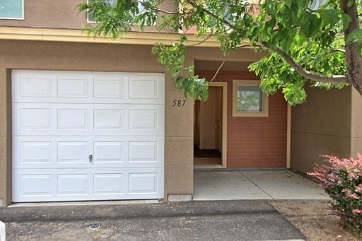 1st image of 539 Village Dr