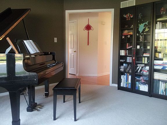 Living room/Piano room