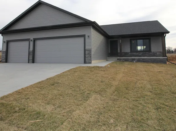 622 Woodsage Rd, Seward, NE 68434