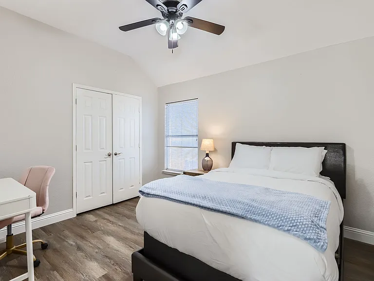 2520 Leicester Ct — Photo 11