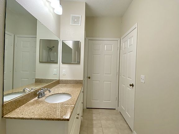 4th image of 417 Southern Pecan Cir Unit 102