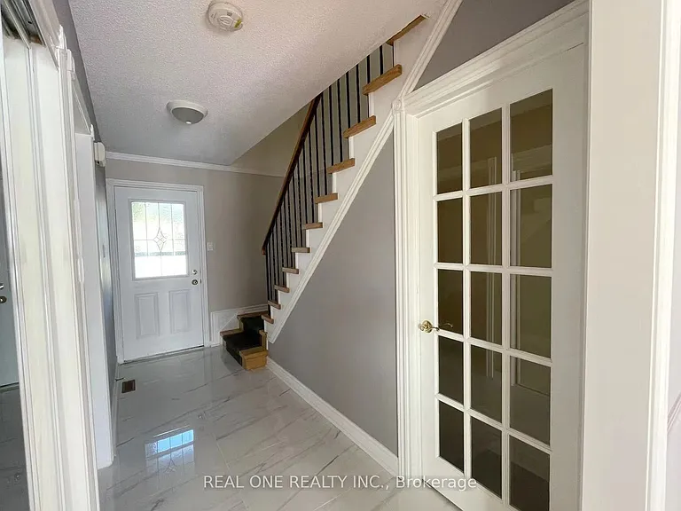6972 Cordingley Cres — Photo 2