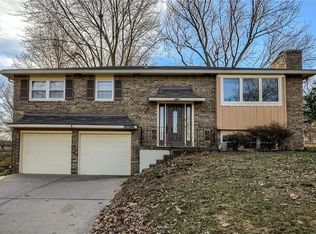 8807 N Kenwood Ave, Kansas City, MO 64155