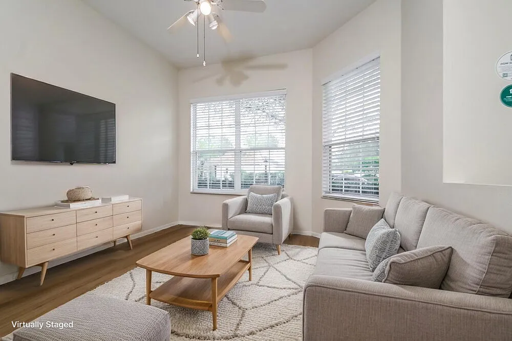 3 bed, 2.0 bath, 1939 sqft, $2,320 — Photo 4