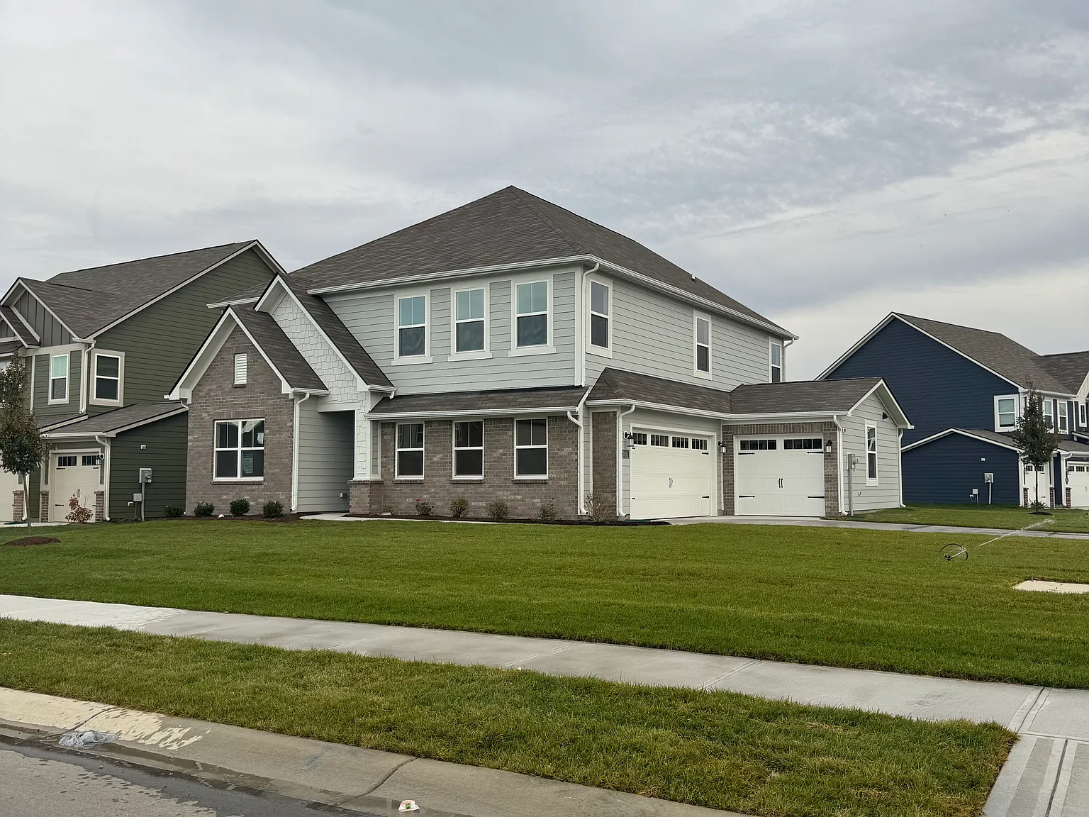 7451 Fallsworth Dr — Photo 2