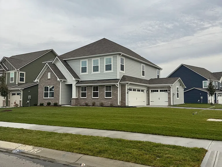 7451 Fallsworth Dr — Photo 2