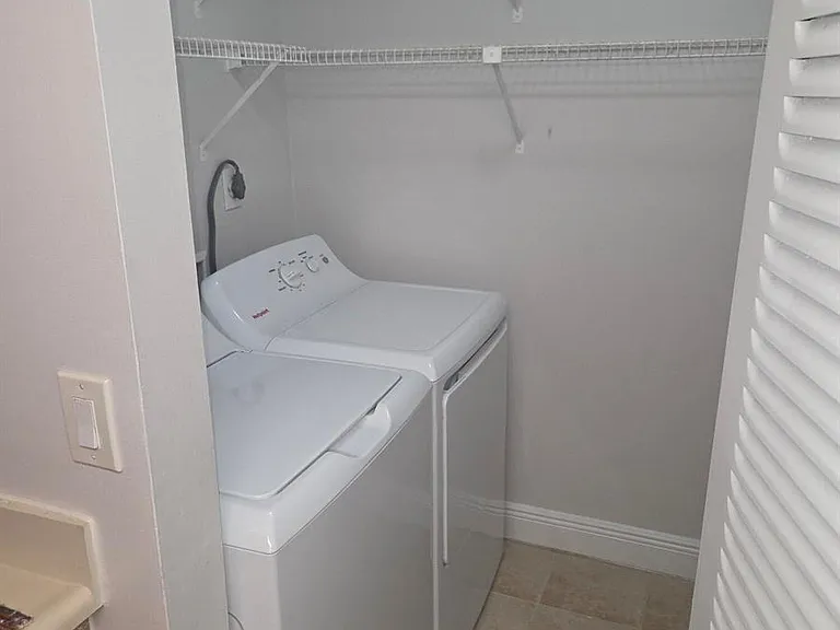 1245 SW 46th Ave #1204 — Photo 7