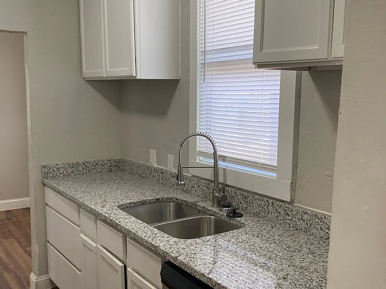 616 E Gandy St — Photo 14