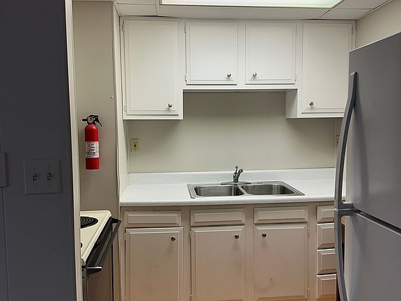 2nd image of 523 Washington Ave #1