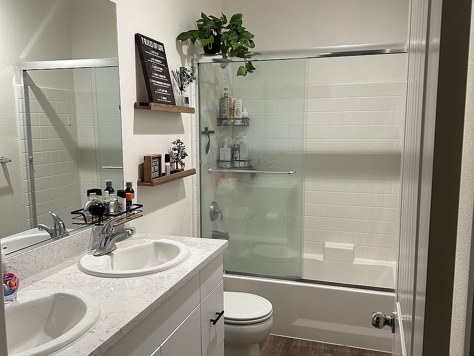 Double sink vanity