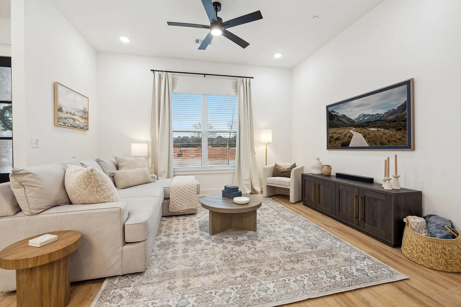 2 bed, 2.0 bath, 1700 sqft, $4,578 — Photo 1