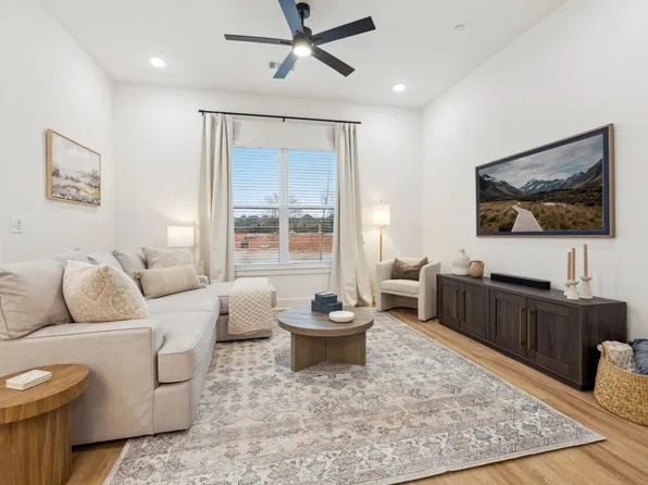 3050 W Berkeley Ave #Id1221933p, Rogers, AR 72758