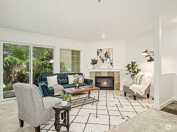 5th image of 25025 SE Klahanie Boulevard #J102