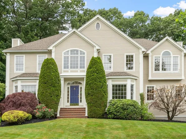 33 Nutmeg Ln, North Andover, MA 01845