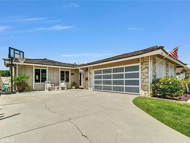 4865 Candleberry Ave — Photo 3