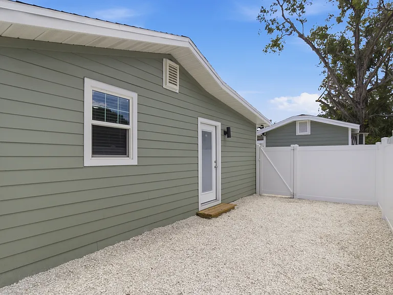 701 W Plaza Pl #C — Photo 29