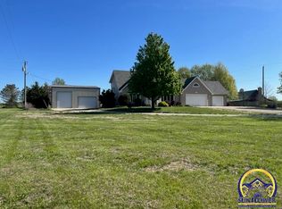 848 SE 93rd St, Wakarusa, KS 66546