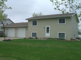 706 N Estates Ave, Litchfield, MN 55355