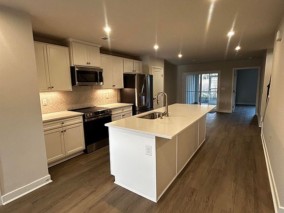 3rd image of 1305 Pleasant View Dr #C