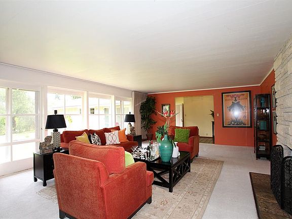 3rd image of 120 Summerhill Ln