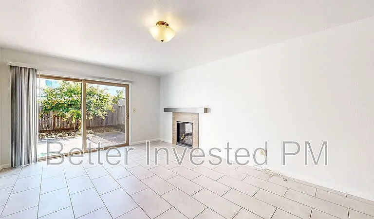 1417 Gregory Ct — Photo 6