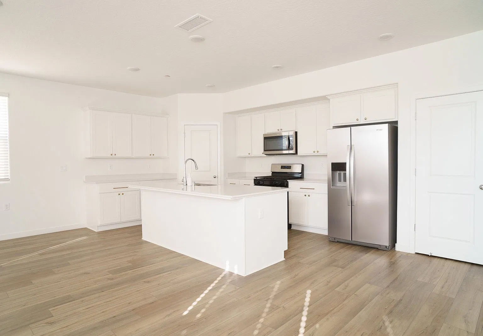 3 bed, 2.0 bath, $2,800 — Photo 3
