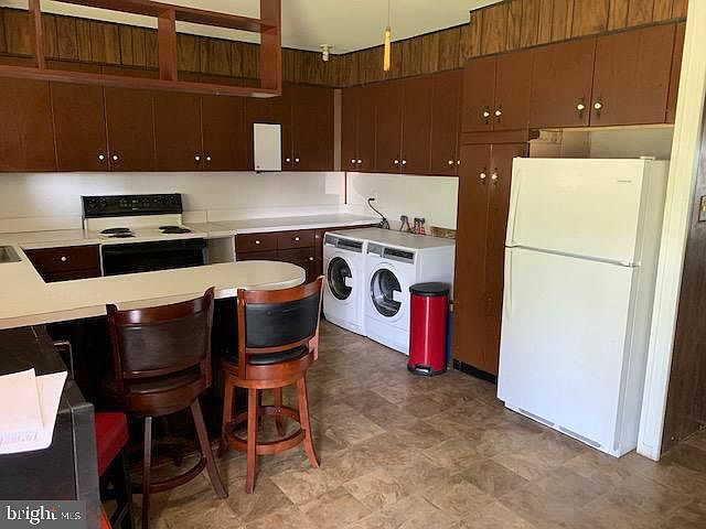 2nd image of 27 Indian Park Rd