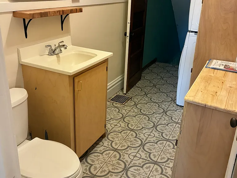 54 Morris Ave — Photo 32