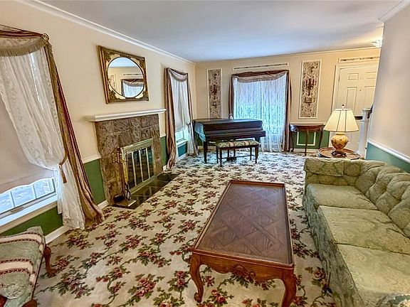 3rd image of 270 Kensington Rd