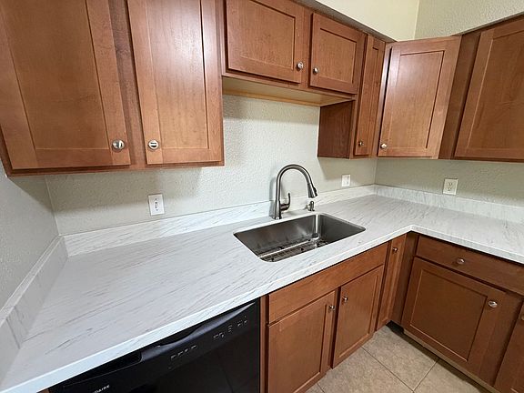 5th image of 329-349 N 11th St #106