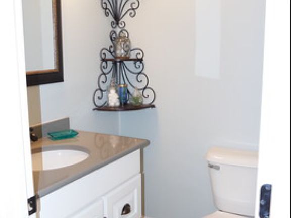 hall bath w custom shower