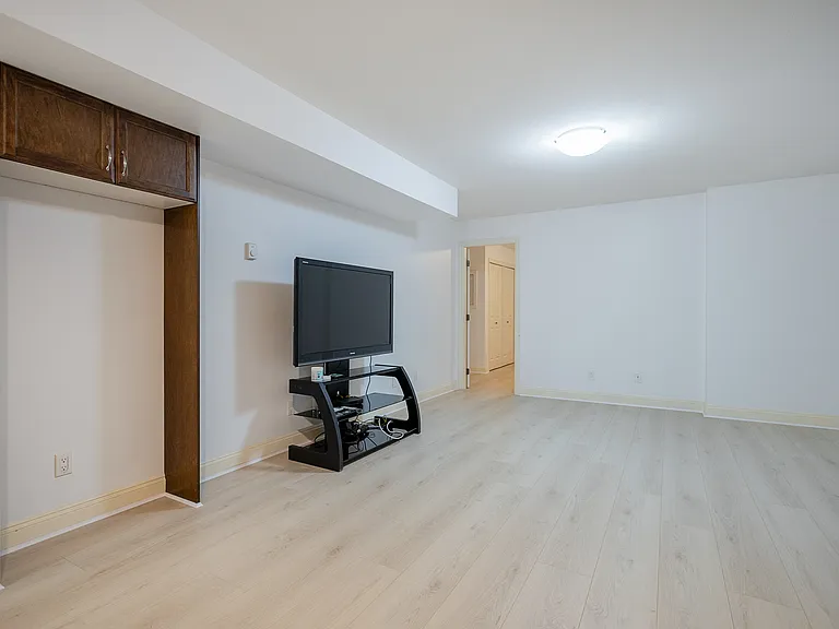 1089 Ruthina Ave — Photo 7