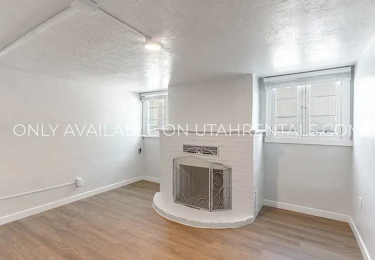 233 W 400 N — Photo 3