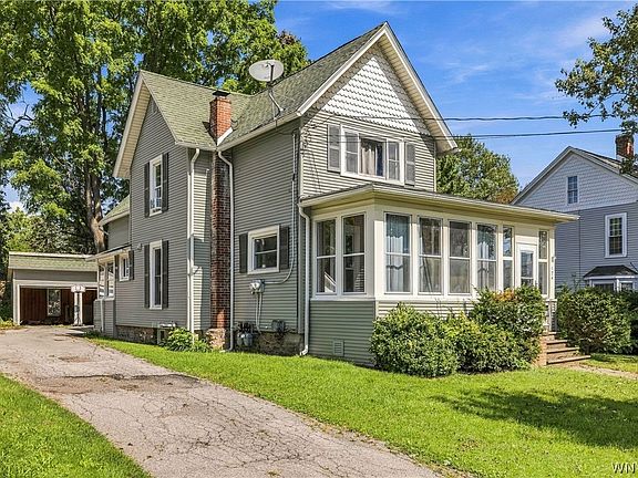 2nd image of 124 Frank St